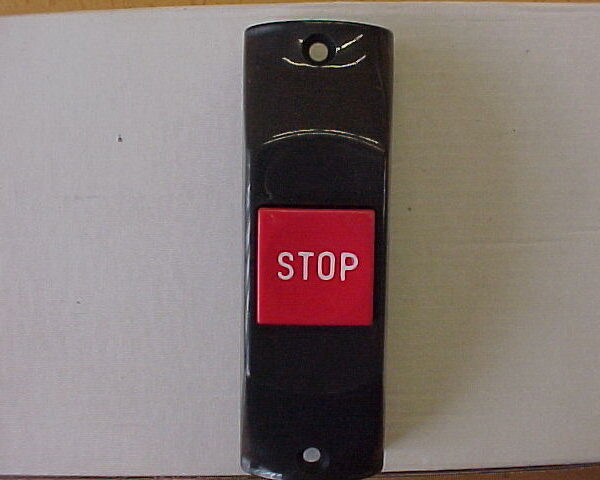 PULSADOR STOP BARRA GRIS/ROJO diam 35 RAL 7043