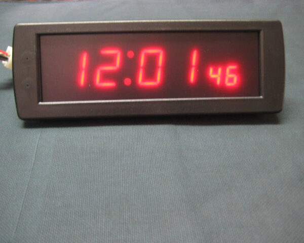 RELOJ DIGITAL CON SEGUNDOS NEG.12V