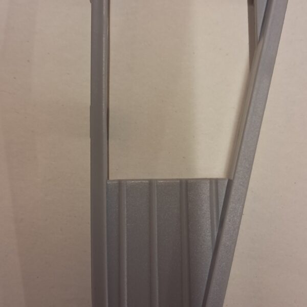 MARCO DIFUSOR SALIDA AIRE IZQ  BJ. GRIS