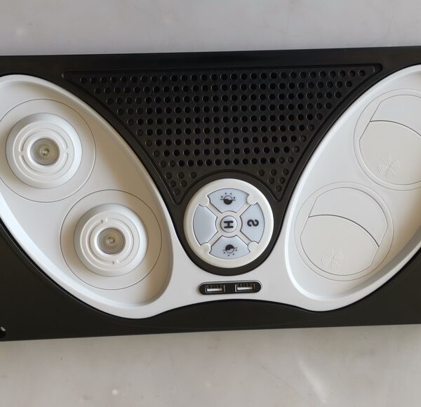 PLACA DIF OVALO NE/BL DER+2USB