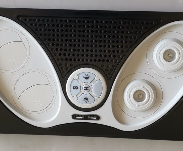 PLACA DIF OVALO NE/BL IZQ+2USB
