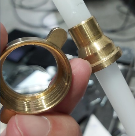 CONECTOR DEPOSITO CON TUERCA