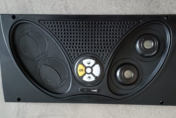 PLACA DIF OVALO NEG/NEG IZQ+ALTAVOZ+2USB